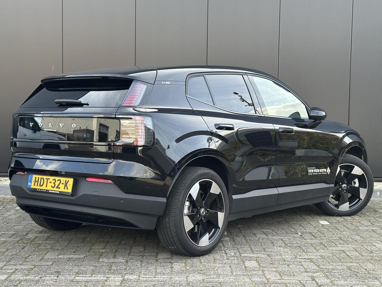 Volvo EX30 Single Motor Extended Range Plus 69 kWh / Harman/Kardon / adaptive cruise / elek. kofferbak / extra getint glas / range 475 km