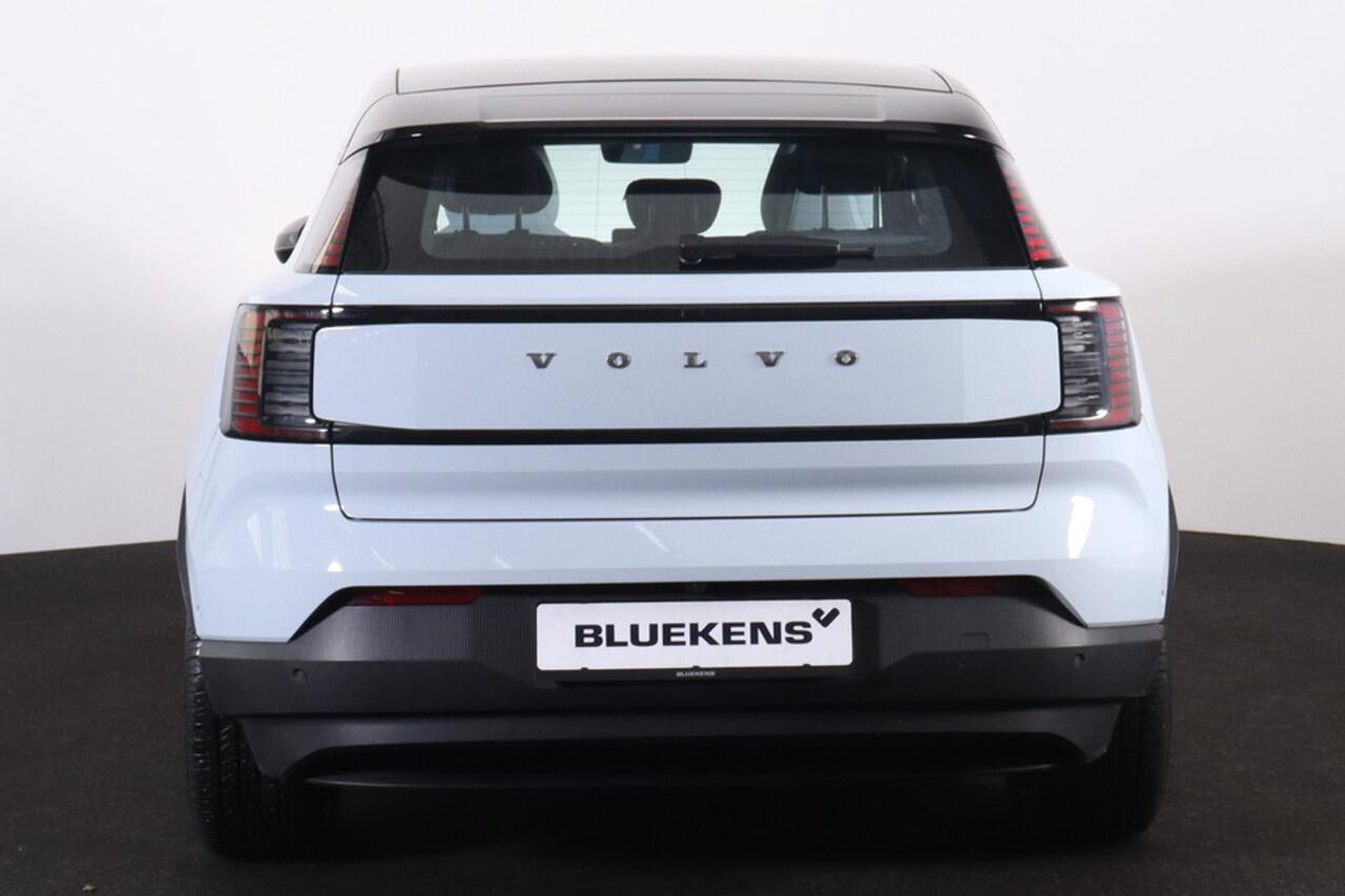 Volvo EX30 Twin Motor Ultra 69 kWh - IntelliSafe Assist & Surround - 360° camera - Voorstoelen elektrisch verstelbaar - Verwarmde voorstoelen & stuur - Panoramadak - Parkeersensoren voor & achter - Draadloze tel. lader - 20' LMV