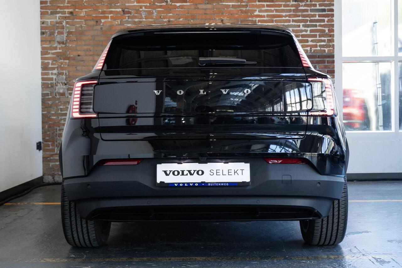 Volvo EX30 Single Motor Extended Range Plus | | 5 jaar garantie! | Premium Audio by Harman Kardon | Keyless Entry | Achteruitrijcamera | Parkeersensoren V+A | Getint Glas Achter | Pilot Assist | Adaptieve Cruise Control | Draadloze Telefoonlader | Navigatiesysteem |
