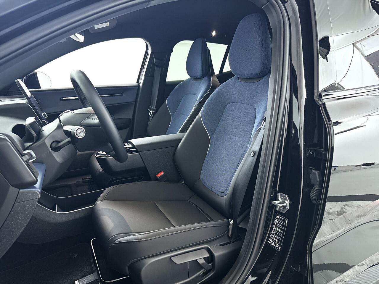 Volvo EX30 Single Motor Extended Range Plus 69 kWh | Parkeercamera | Harman Kardon