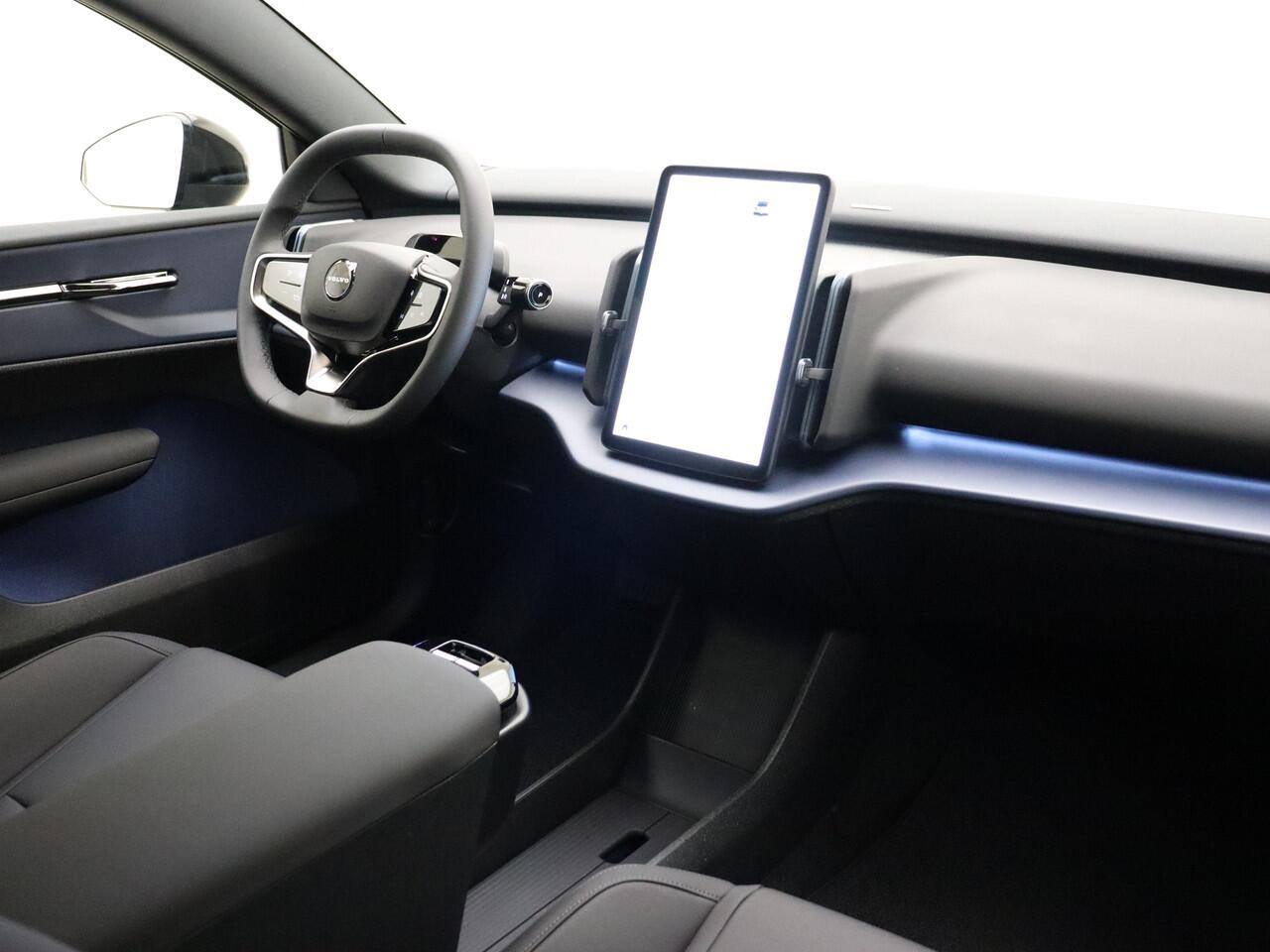 Volvo EX30 Extended Range Plus / DEMO DEAL / Getint glas / Adapt. Cruise / BLIS / Harman&Kardon / Keytag / PDC + Camera / El. Achterklep /