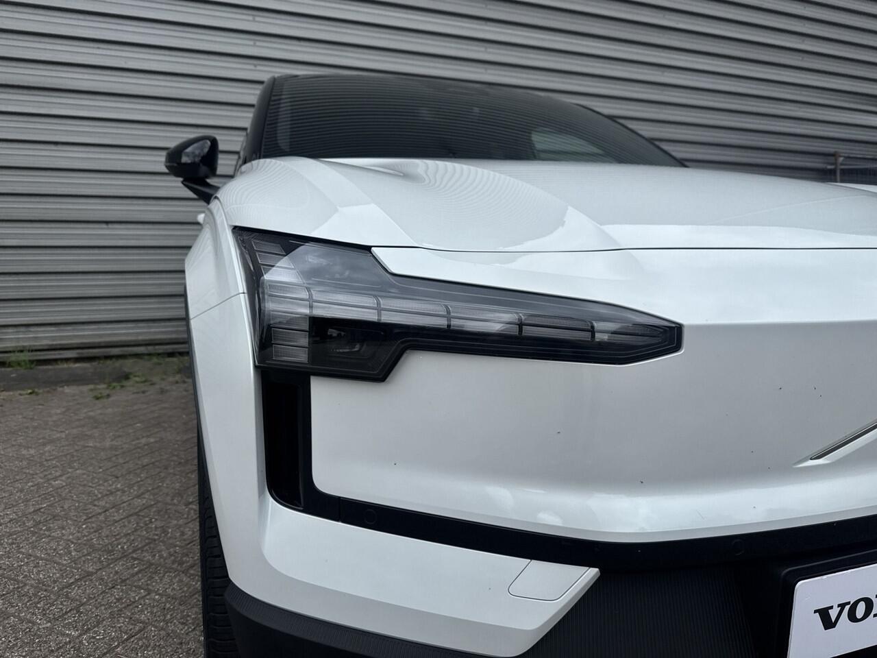 Volvo EX30 Extended Range Plus 69 kWh / 20" / Pack Climat / Extra getint glas /