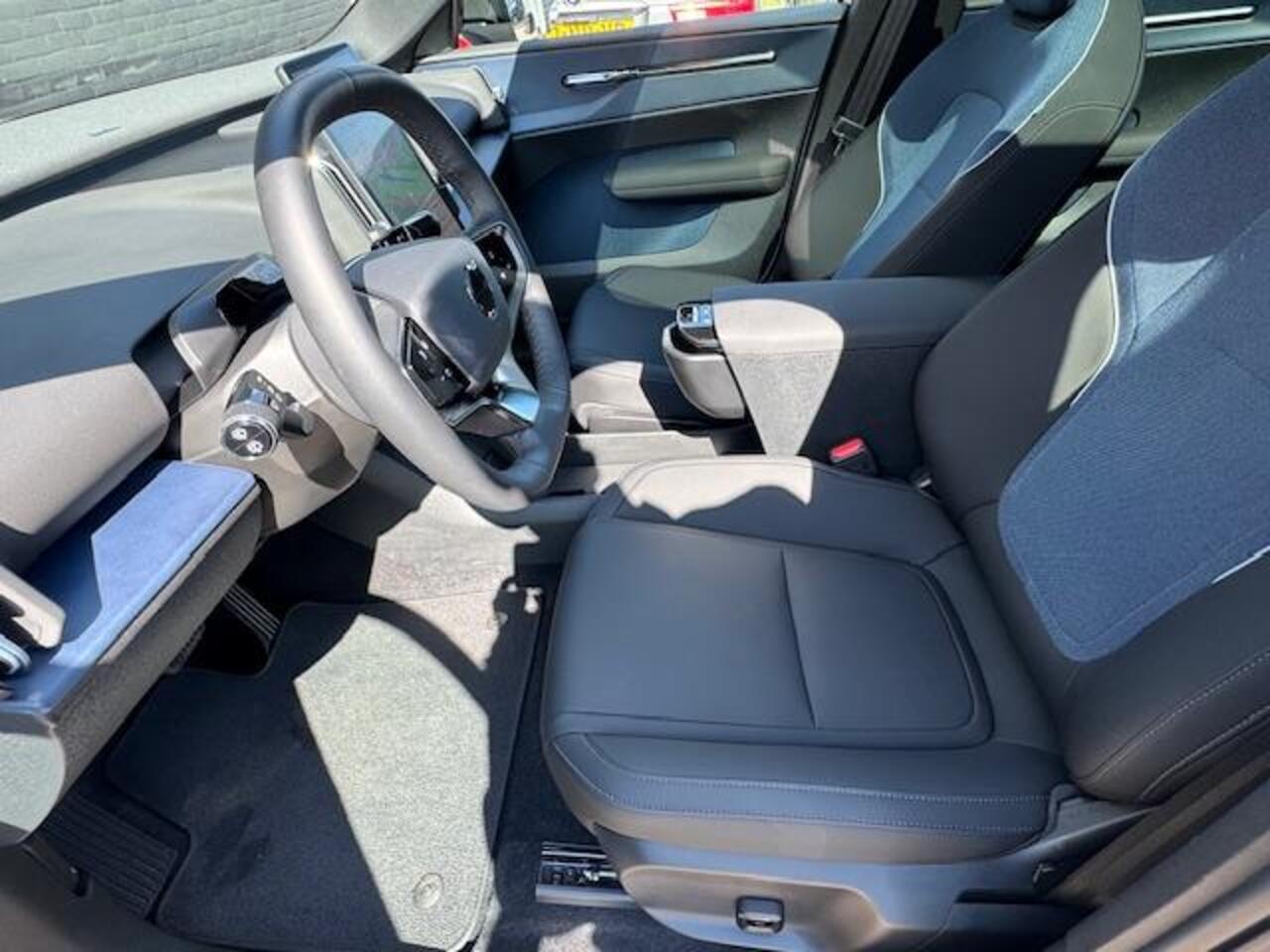 Volvo EX30 Single Motor Extended Range Ultra 69 kWh , 272pk I PANORAMADAK I RIJKLAAR !! Cat.prijs ¤ 46.900