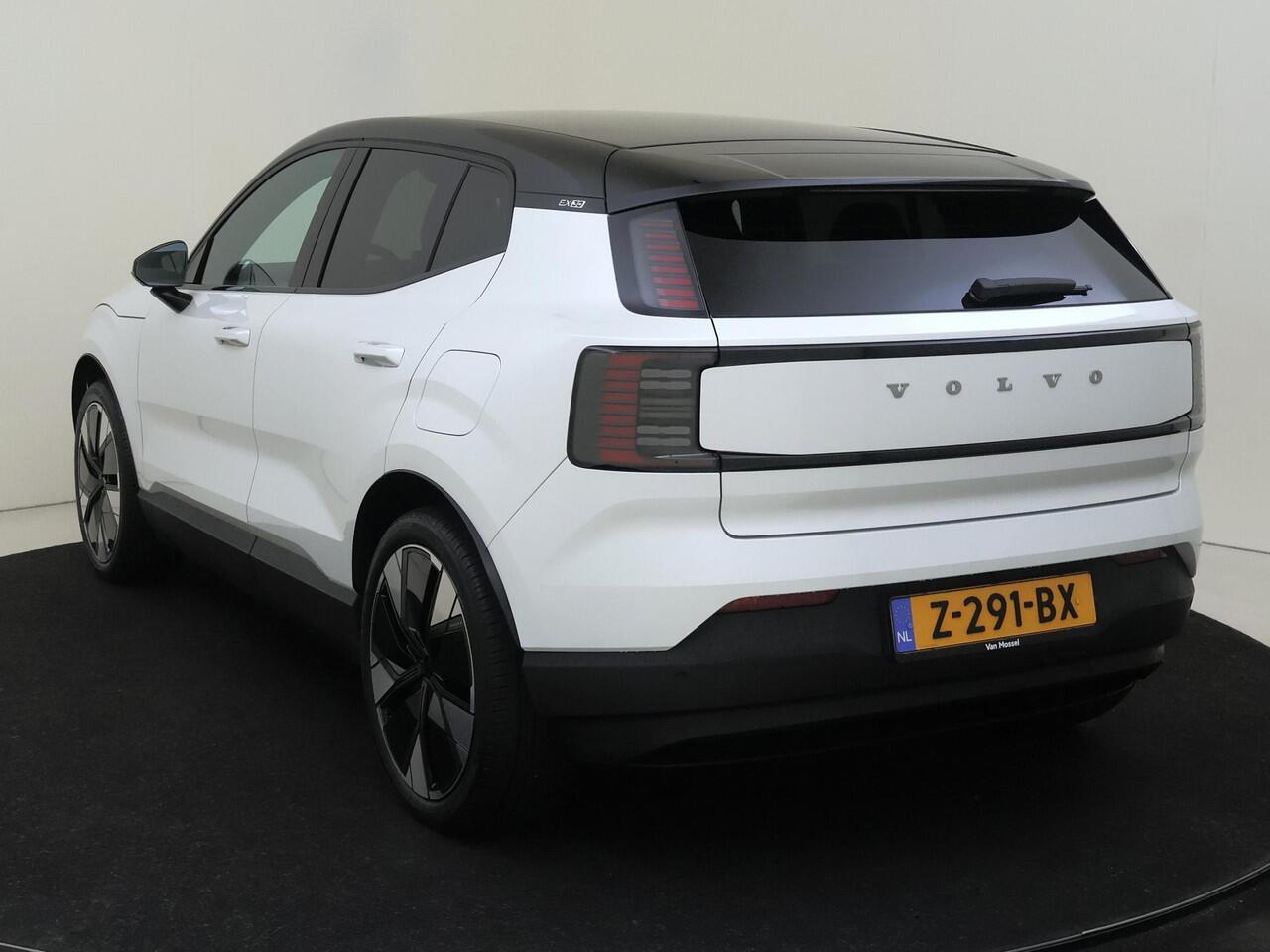 Volvo EX30 Single Motor Extended Range Plus 69 kWh | navigatiesysteem | rijstrooksensor met correctie | uitwijk assistent | warmtepomp | zelfstandige rijstrookwissel | lichtmetalen velgen 5-spaaks 20"|