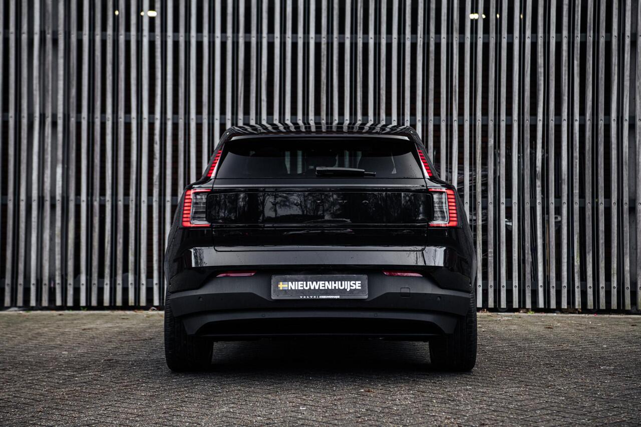 Volvo EX30 Single Motor Extended Range Ultra 69 kWh Black Edition | Trekhaak | Stoel en Stuurverwarming | 20" Y Spaaks | 360° Camera | Harman & Kardon |