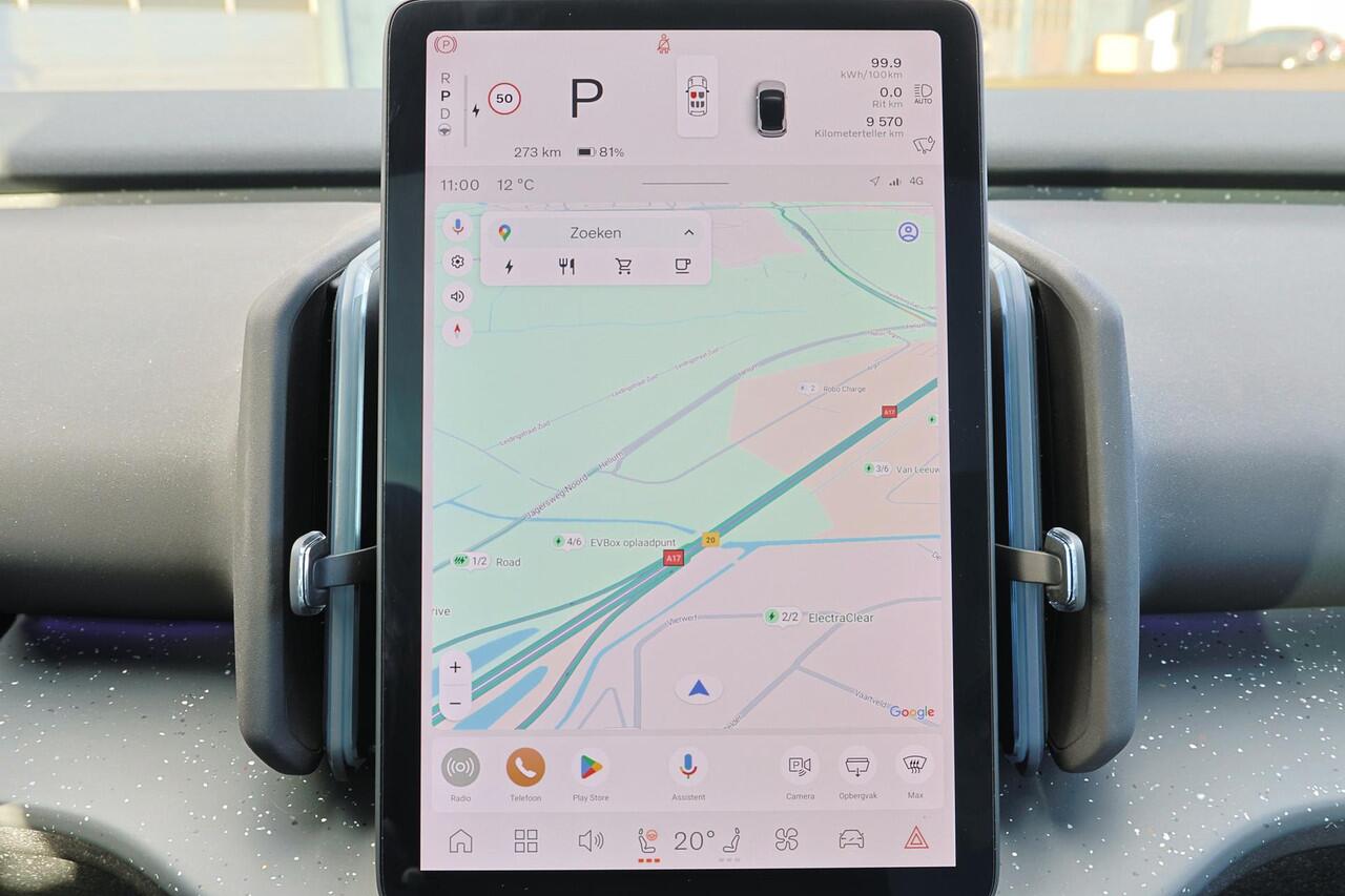 Volvo EX30 Twin Motor Ultra 69 kWh - IntelliSafe Assist & Surround - 360° camera - Voorstoelen elektrisch verstelbaar - Verwarmde voorstoelen & stuur - Panoramadak - Parkeersensoren voor & achter - Draadloze tel. lader - 20' LMV
