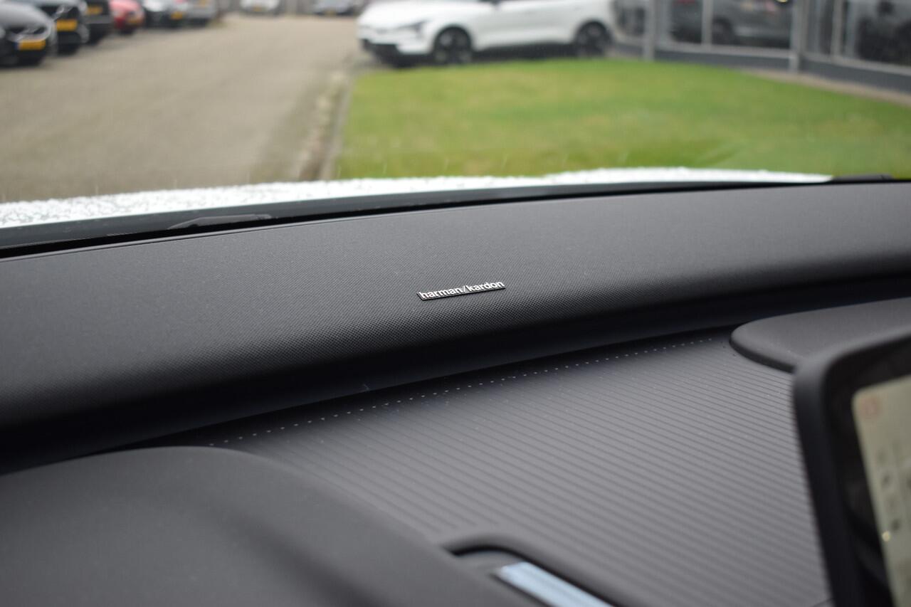 Volvo EX30 Extended Range Plus 69 kWh | 6000,- korting | Climate Pack | Apple Carplay | H&K | Camera | 19'LMV | ACC