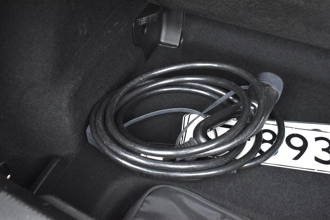 Volvo EX30 Extended Range 272PK Core 69 kWh | Trekhaak | SoH 98,5% | ACC | BLIS | Camera | 18"LMV |