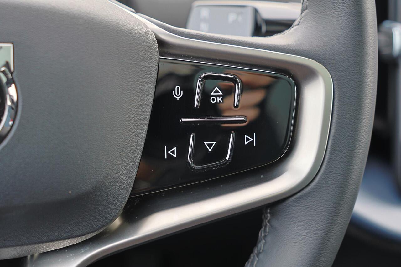 Volvo EX30 Extended Range Ultra 69 kWh - IntelliSafe Assist - Parkeersensoren voor & achter - Elektr. bedienb. bestuurdersstoel met geheugen - 19' LMV