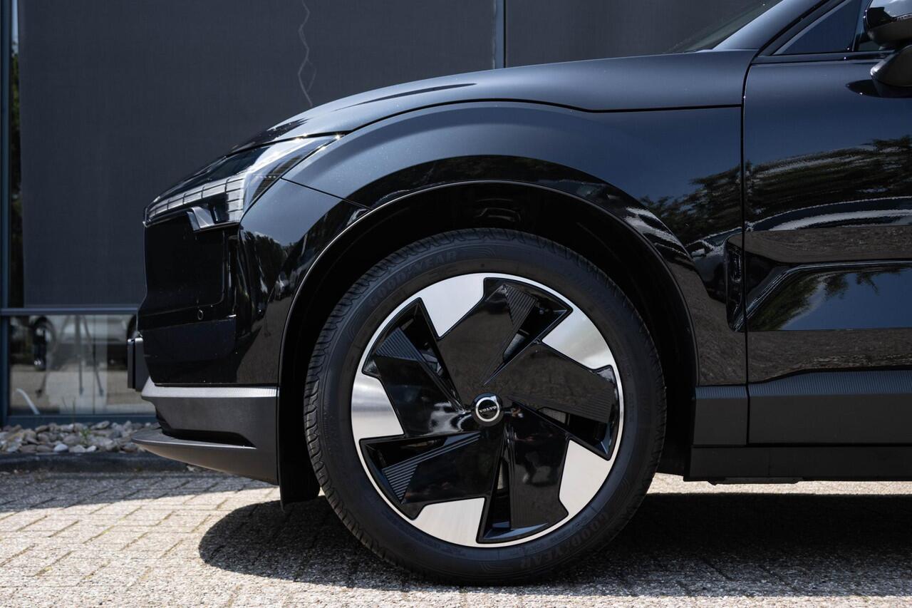 Volvo EX30 Single Motor Extended Range Plus 69 kWh | Direct Beschikbaar | Verwarmbare Voorstoelen | Harman Kardon Premium Audio | Keyless Entry | Achteruitrijcamera | Parkeersensoren Voor en Achter | Donker Getint Glas | Pilot Assist |