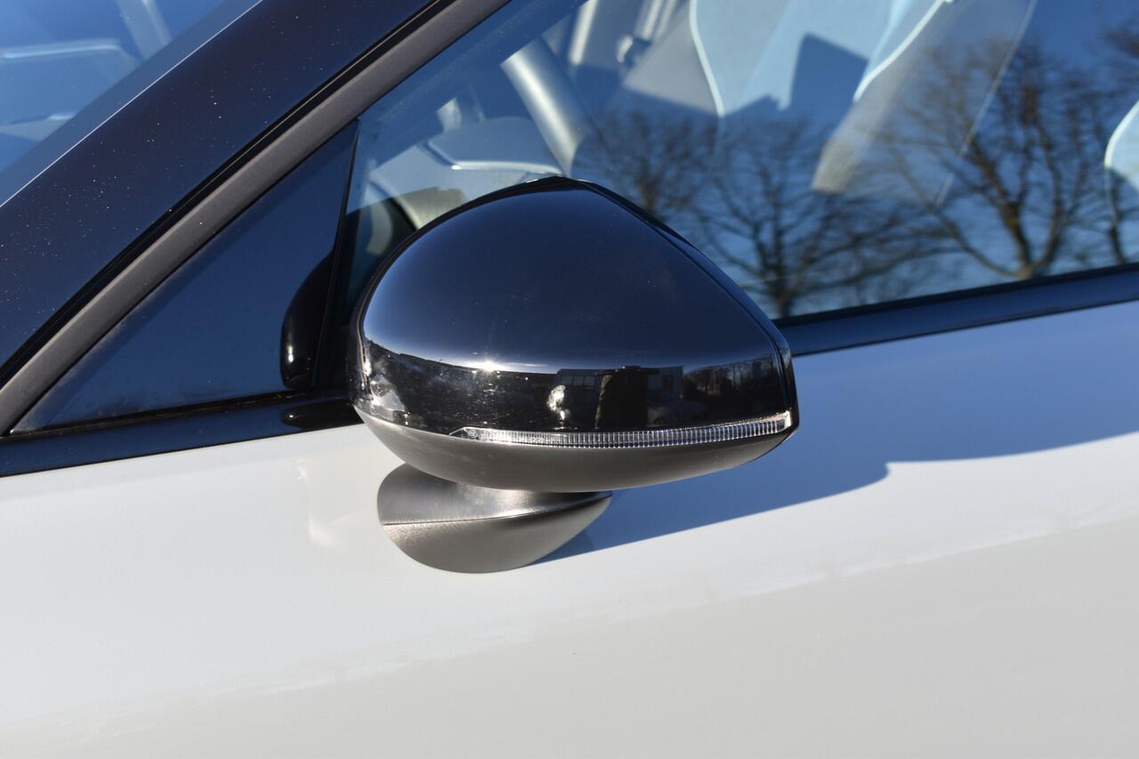 Volvo EX30 Extended Range 272PK Plus 69 kWh | Trekhaak | H&K | ACC | Blis | Getint glas | Camera