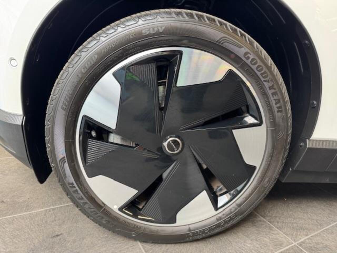 Volvo EX30 Single Motor Extended Range Ultra 69 kWh , 272pk I PANORAMADAK I RIJKLAAR !! Cat.prijs ¤ 46.900