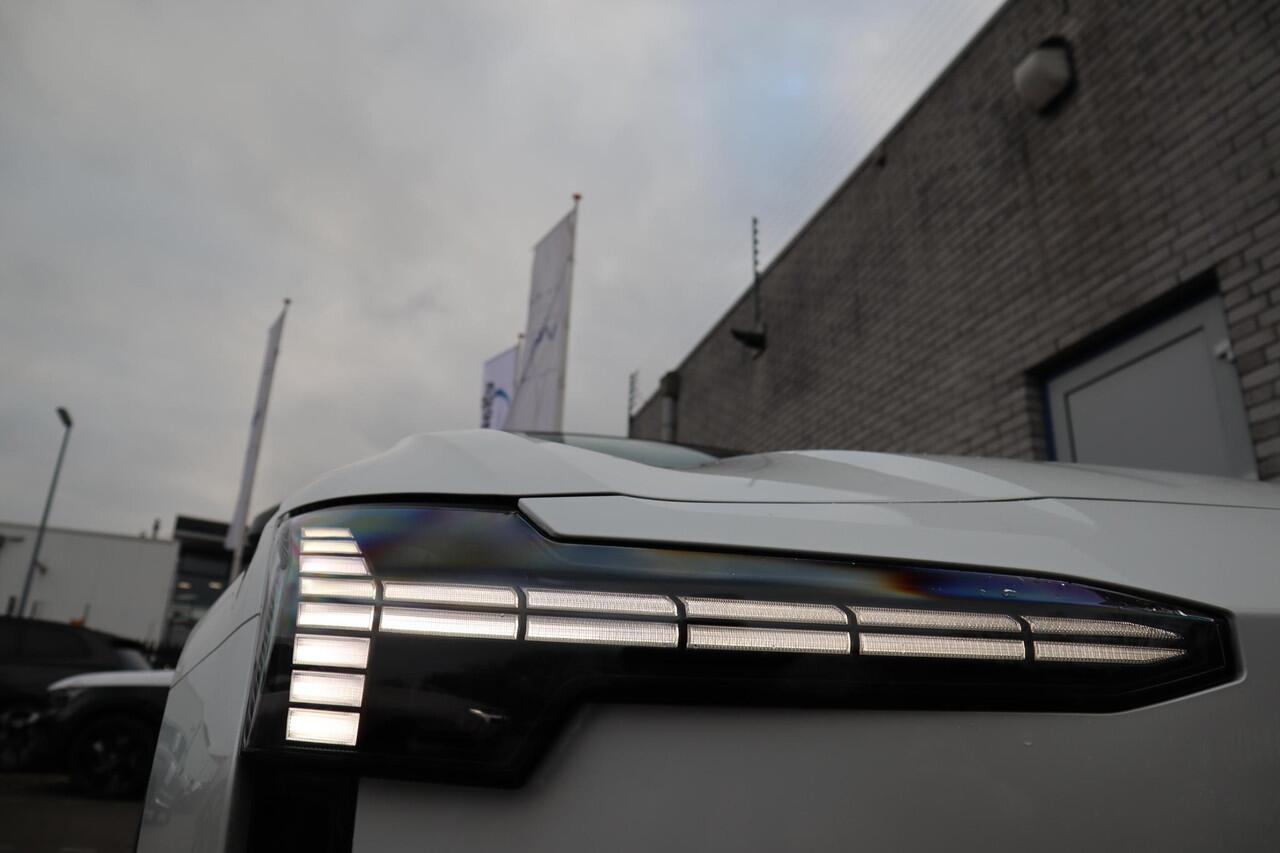 Volvo EX30 Twin Motor Performance Ultra 69 kWh | Stoel + stuurverwarming | Panorama | 20"