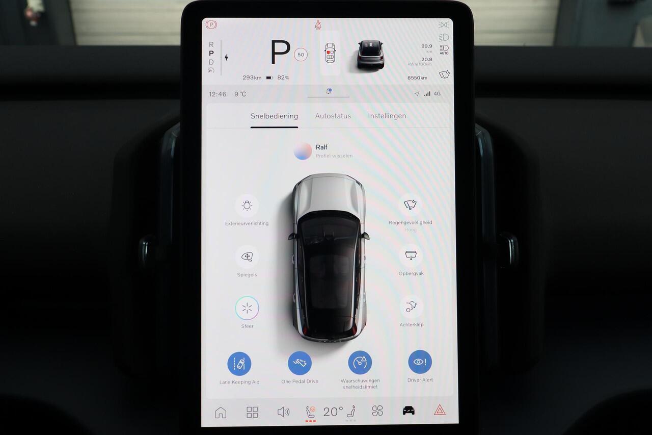 Volvo EX30 Single Motor Extended Range Plus 69 kWh - Adaptive Cruise Control - Climate pack - Parkeercamera achter - Elektrisch bedienbare voorstoelen - Verwarmde voorstoelen & stuur - Parkeersensoren voor & achter - Draadloze tel. lader - Extra getint glas - 20' LM