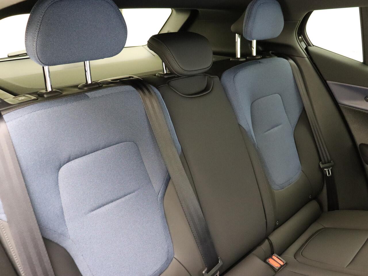 Volvo EX30 Extended Range Plus / DEMO DEAL / Getint glas / Adapt. Cruise / BLIS / Harman&Kardon / Keytag / PDC + Camera / El. Achterklep /