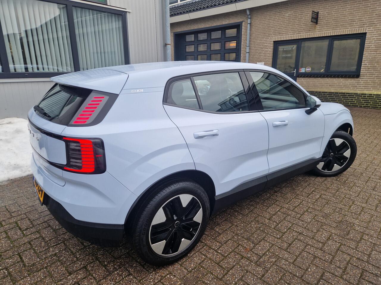 Volvo EX30 Single Motor Extended Range Core 69 kWh CLOUD BLUE 9.559 KM! SOH 100%