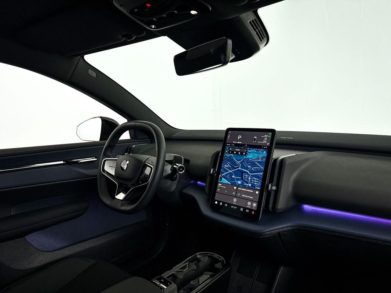 Volvo EX30 Single Motor Extended Range Plus 69 kWh | Parkeercamera | Harman Kardon | Keyless