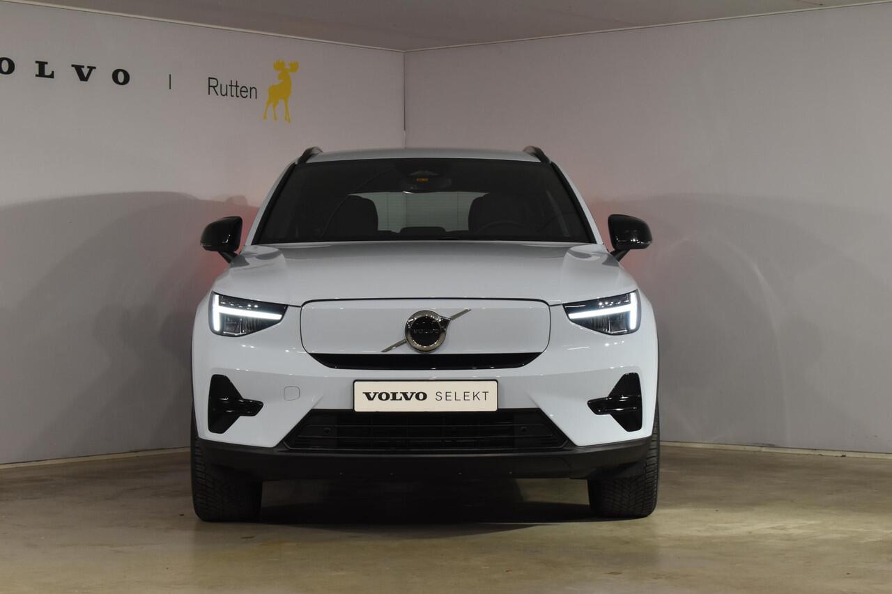 Volvo EX40 252PK Single Motor Extended Range Plus 82 kWh Navigatie / Camera / Adaptive Cruise control / Stuur & Stoelverwarming / Trekhaak / Elektr. achterklep / 19" LM Velgen