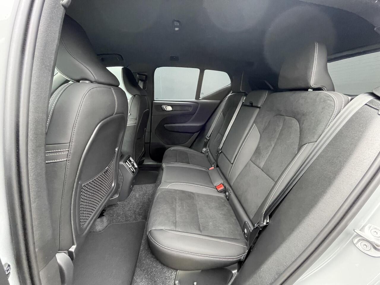 Volvo EX40 Single Motor Extended Range Plus Verwarmbare voorstoelen&stuurwiel | Premium audio by Harman Kardon | Adaptive cruise control | Keyless | Warmtepomp | 360 graden camera | 20 inch Lichtmetalen velgen