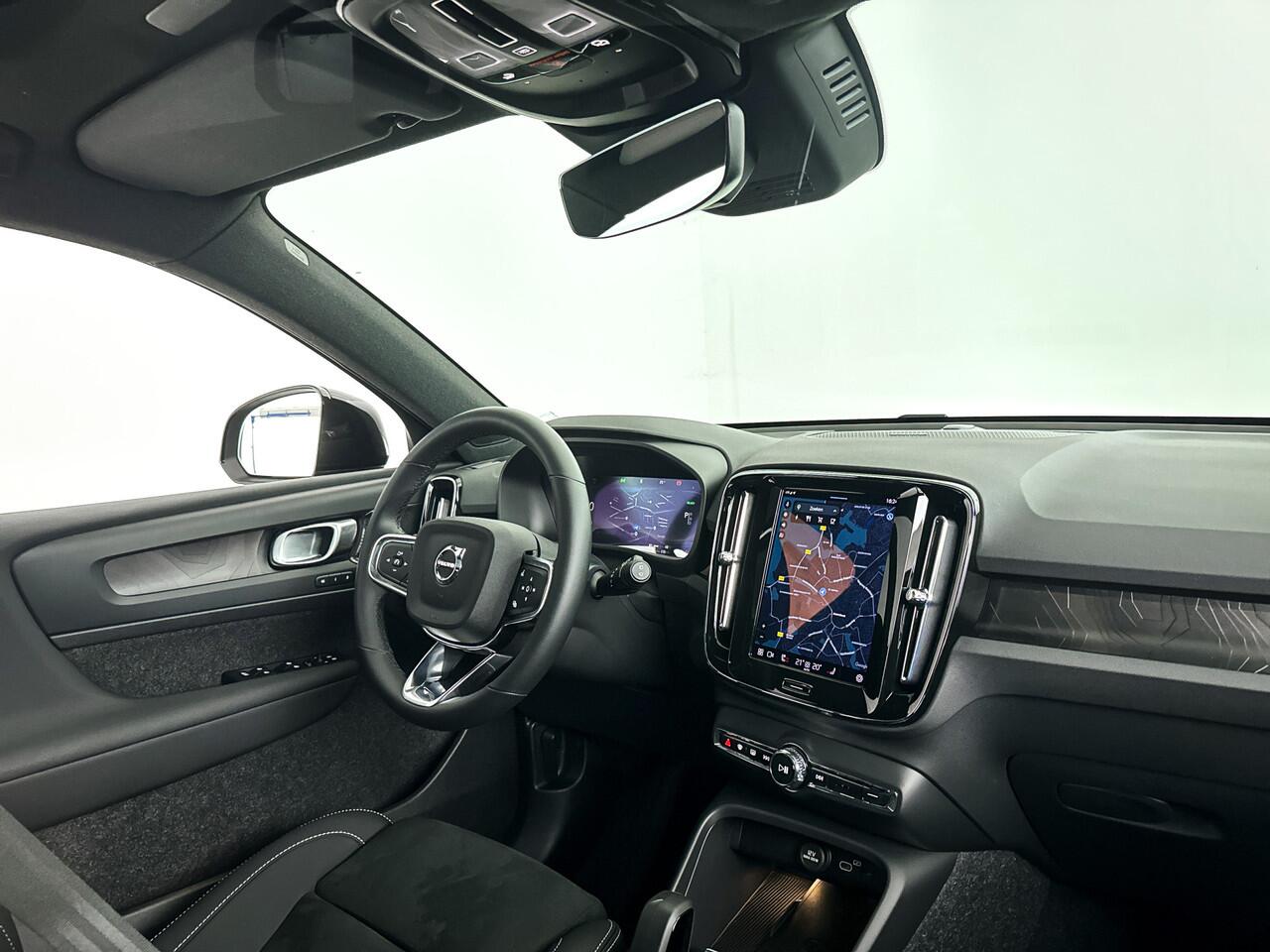 Volvo EX40 Single Motor Extended Range Ultra 82 kWh | Panoramadak | Harman Kardon | Stoel- en stuurverwarming | Trekhaak | 360° camera