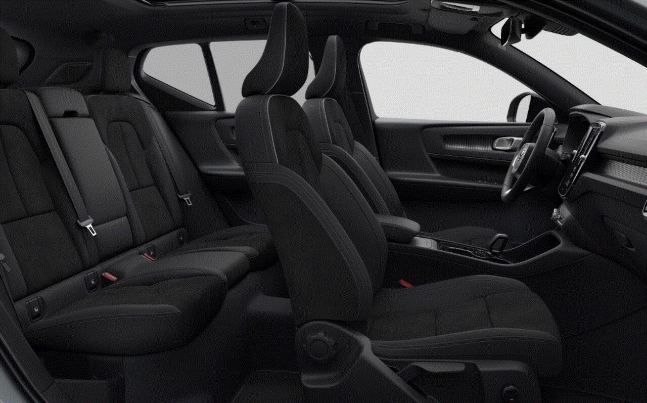 Volvo EX40 252PK Single Motor Extended Range 82 kWh Plus / Lounge pakket / Extra getint glas / Panoramadak / 360 camera / 20'' velgen / Zwart dak