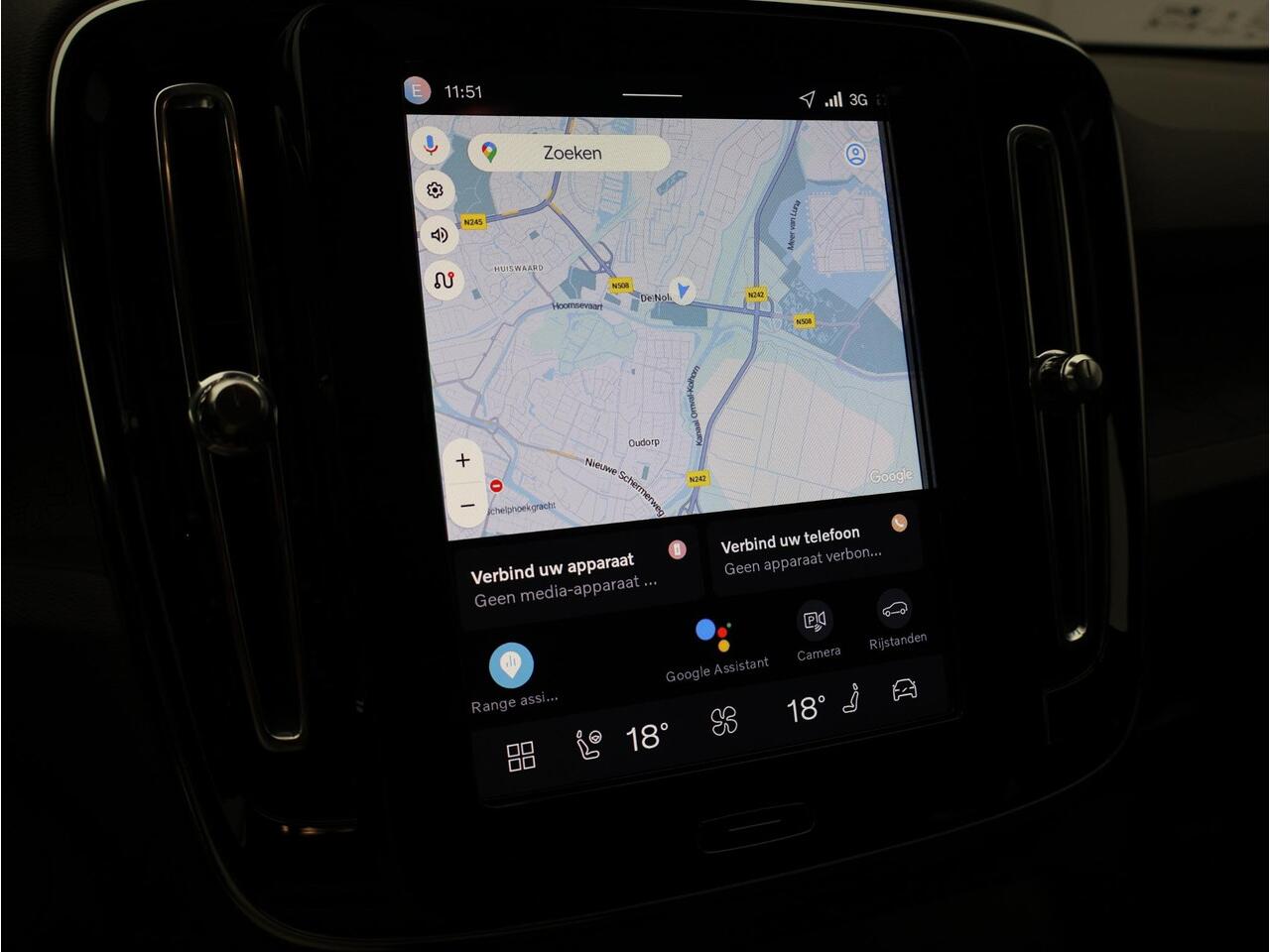 Volvo EX40 Single Motor Extended Range Plus 82 kWh / Stoel en stuurverwarming / Parkeercamera achter / BLIS / Pilot Assist / All Season banden / Extra getint glas achter /