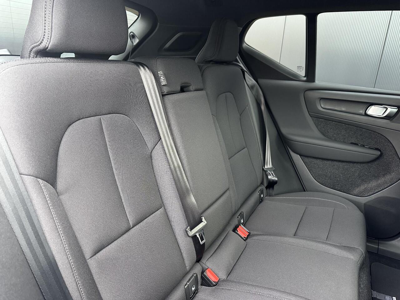 Volvo EX40 Single Motor Extended Range Plus 82 kWh climate line/ extra getint glas/ zwart dak/ all seasonbanden