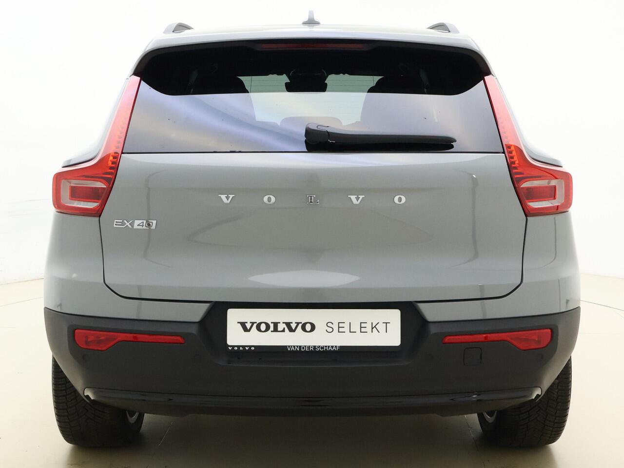 Volvo EX40 Extended Range Business Edition / Voorraadkorting ¤ 4800,- / Adapt. Cruise / BLIS / 360 Camera / Stoel + Stuurw. verwarming / getint glas / 19'' Velgen /