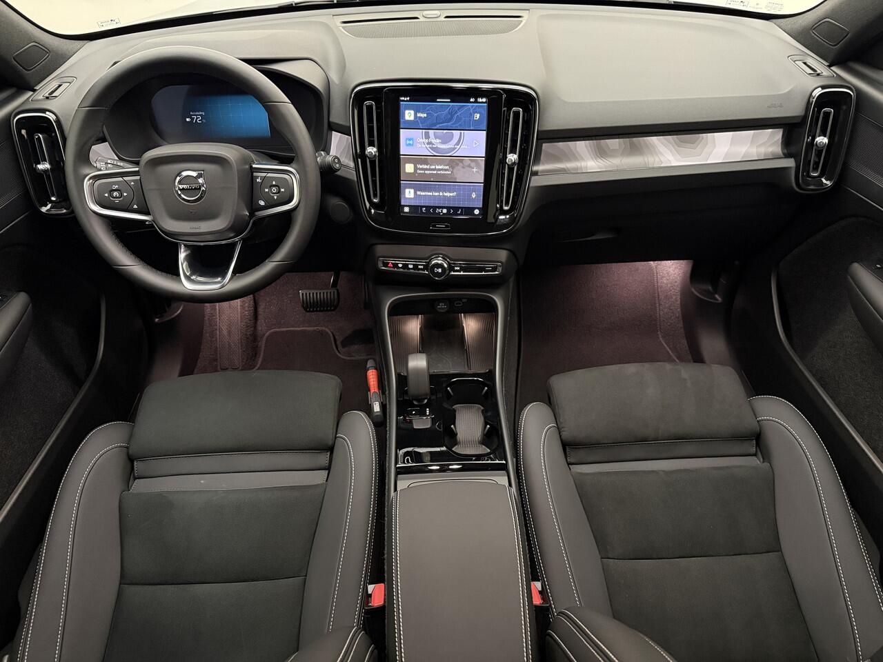 Volvo EX40 Extended Range Plus / Nubuck bekleding / 360 graden camera / Trekhaak / Keyles entry / BLIS / Stoel/- en stuurverwarming /