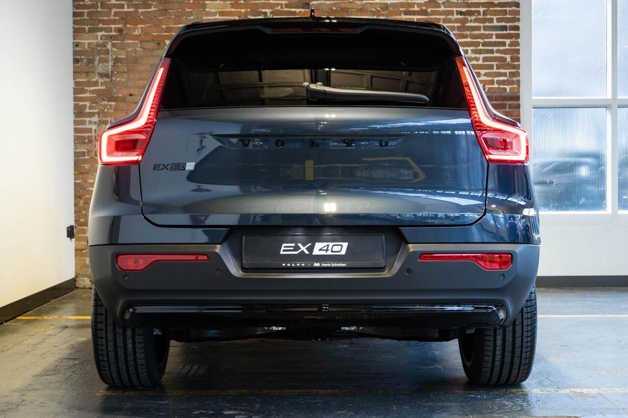 Volvo EX40 Single Motor Extended Range Ultra Black Edition | Verwacht Dec. 2025 | 20" Lichtmetalen Wielen | Elektrisch Verstelbare Voorstoelen | 360º Camera | Stoel/Stuurverwarming | Warmtepomp | Donkergetint Glas |