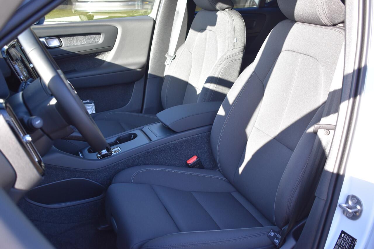 Volvo EX40 Extended Range 252PK Plus 82KWH | 3000,- voorraadkorting | Visual park assist | Extra getint glas achter | Climate pack