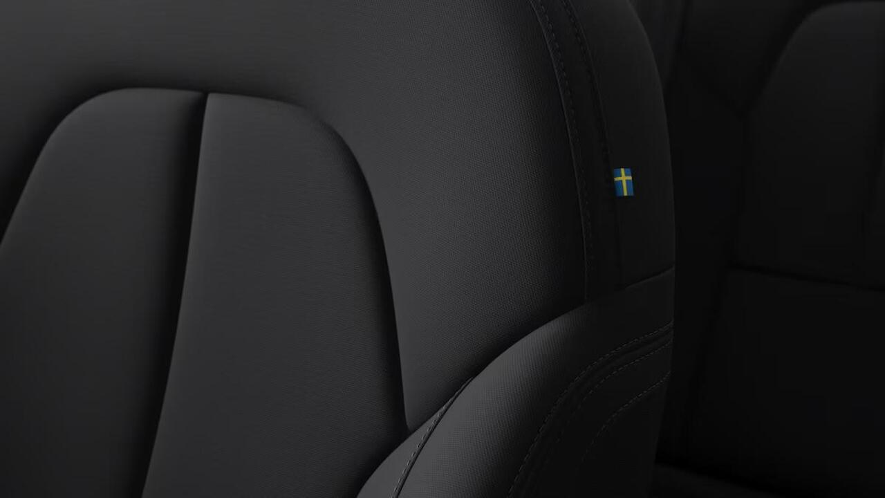 Volvo EX40 Twin Motor Business Edition 82 kWh | Adaptieve Cruise Control | Pilot Assist | Dodehoekwaarschuwing | Harman Kardon Premium Audio | Extra Getint Glas | Achteruitrijcamera |