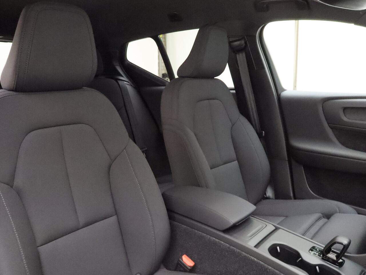 Volvo EX40 Extended Range Business Ed. / NIEUW / MY26 / DIRECT LEVERBAAR / Driver Assist / Climate / Versatility-pakket / All Season /