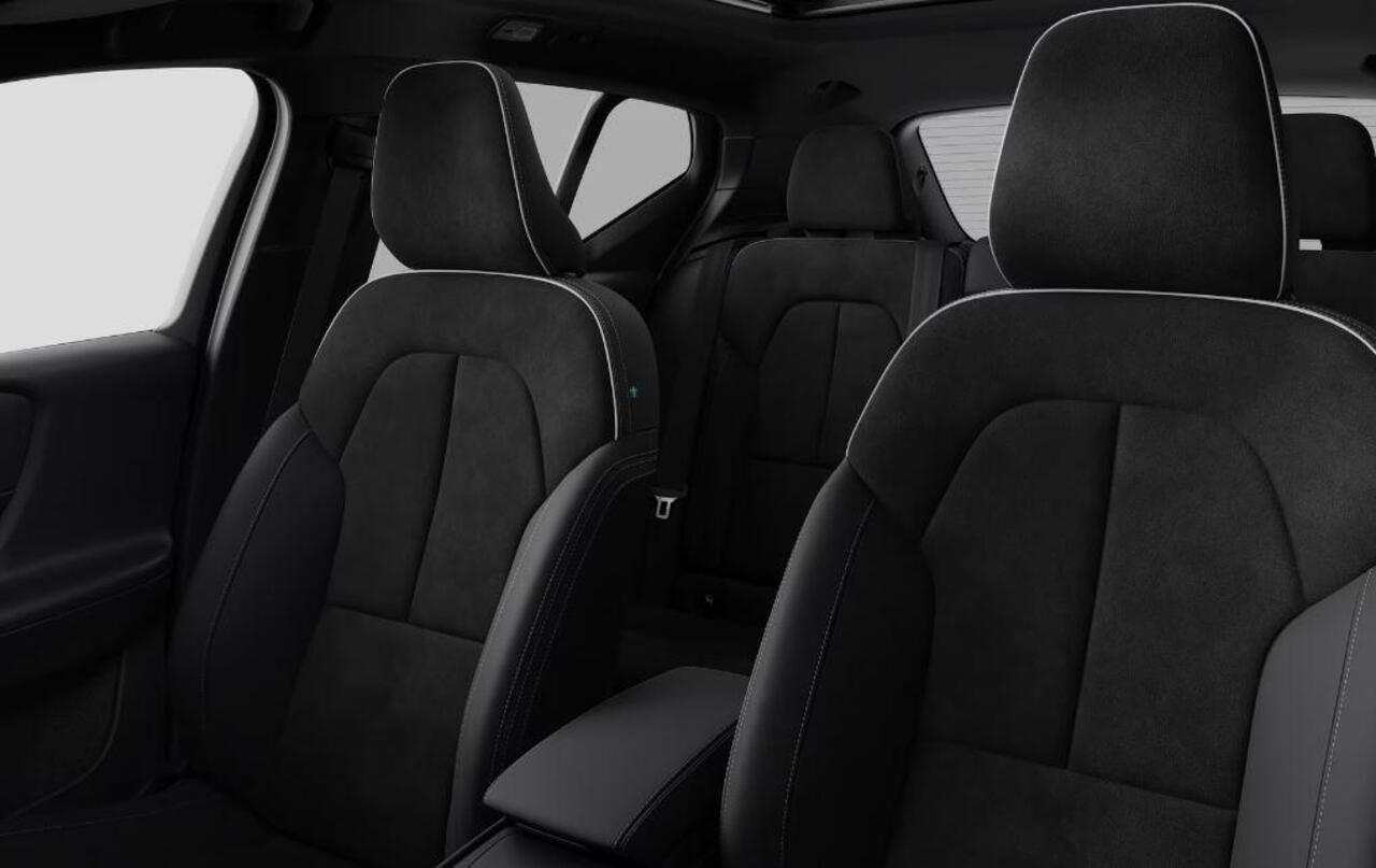 Volvo EX40 252PK Single Motor Extended Range 82 kWh Plus Black Edition/ Lounge Pakket / Panoramadak / Extra getint glas / Nubuck bekleding