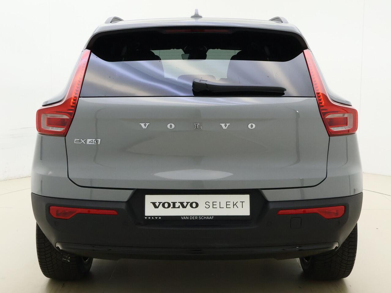 Volvo EX40 Extended Range Core / 360 CAMERA / ADAPT. CRUISE / BLIS / GETINT GLAS / STOELVERWARMING /