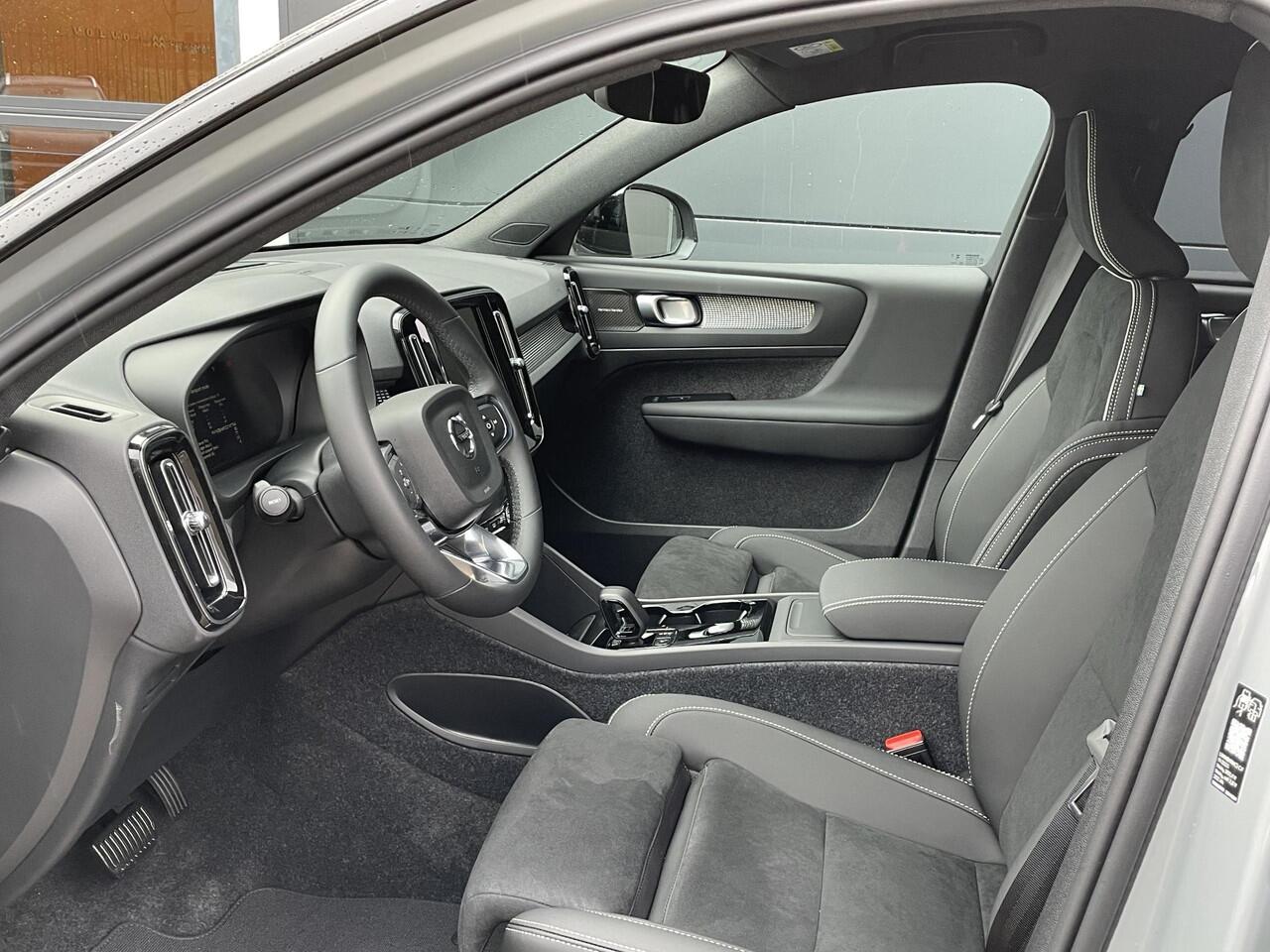 Volvo EX40 Single Motor Extended Range Plus Verwarmbare voorstoelen&stuurwiel | Premium audio by Harman Kardon | Adaptive cruise control | Keyless | Warmtepomp | 360 graden camera | 20 inch Lichtmetalen velgen