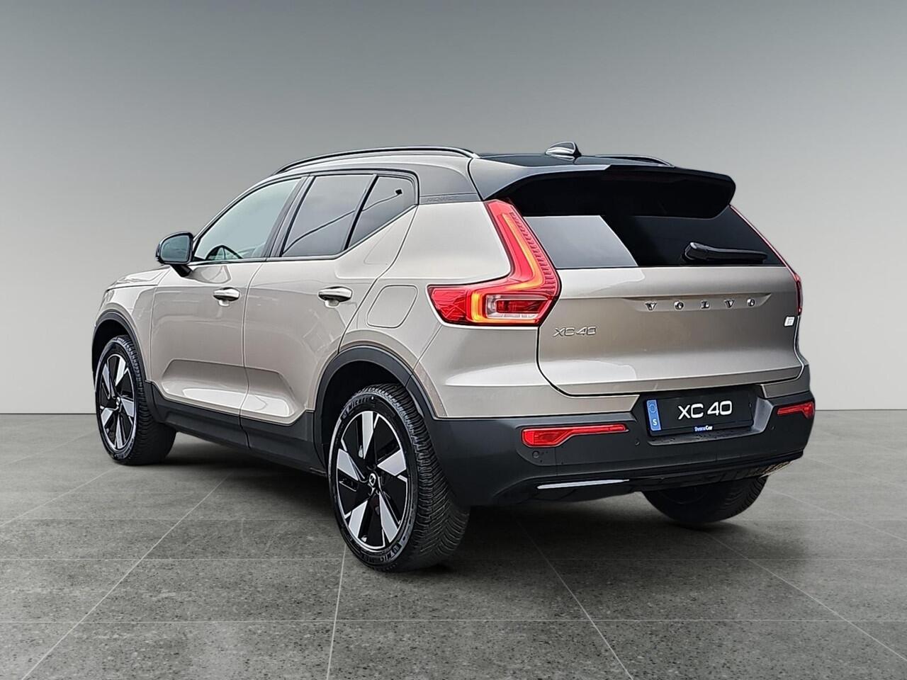 Volvo EX40 Single Motor Extended Range Plus 82 kWh | Stoelverwarming | Extra getint glas | Nubuck interieur | Achteruitrijcamera |