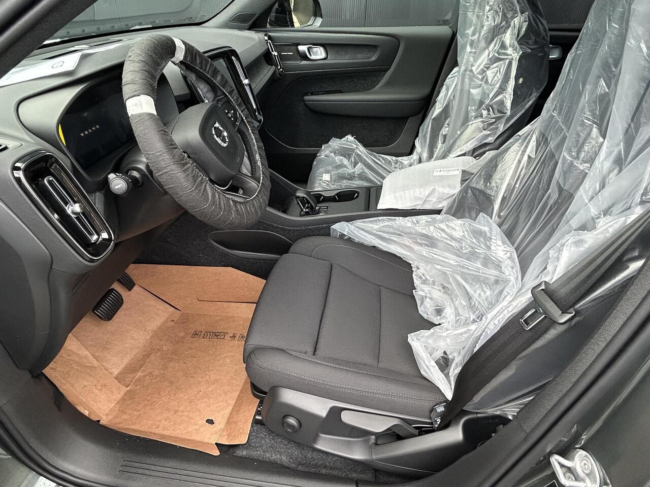 Volvo EX40 Single Motor Extended Range Business Ed. 82 kWh All Season banden / Climate Line / Versatility Pack