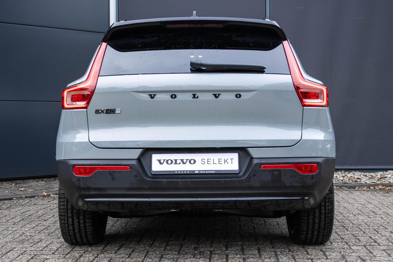 Volvo EX40 Single Motor Extended Range Ultra Black Ed. 82 kWh | Panoramadak | 17% bijtelling | Verwarmbare voorstoelen+stuurwiel | Premium audio by Harman Kardon | Rondom zichtcamera | Warmtepomp | 20 inch Lichtmetalen velgen | Alarmklasse 3