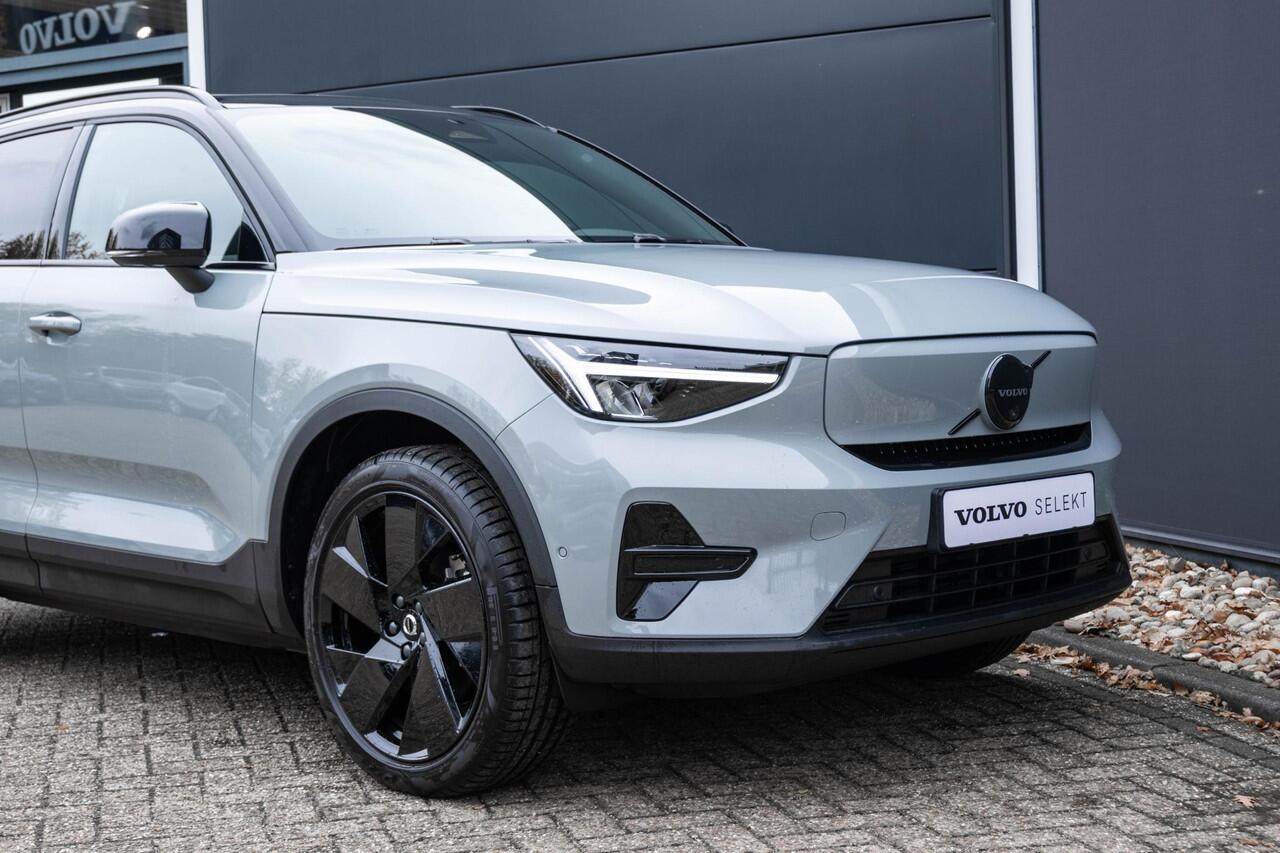 Volvo EX40 Single Motor Extended Range Ultra Black Ed. 82 kWh | Panoramadak | 17% bijtelling | Verwarmbare voorstoelen+stuurwiel | Premium audio by Harman Kardon | Rondom zichtcamera | Warmtepomp | 20 inch Lichtmetalen velgen | Alarmklasse 3