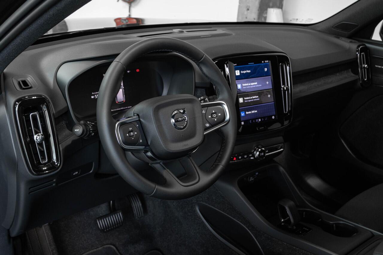 Volvo EX40 Single Motor Extended Range Plus 82 kWh | Stoelverwarming | Google infotainment | Adaptive Cruise Control | Parkeercamera | Harman Kardon Premium Audio | Warmtepomp | Parkeersensoren voor + achter