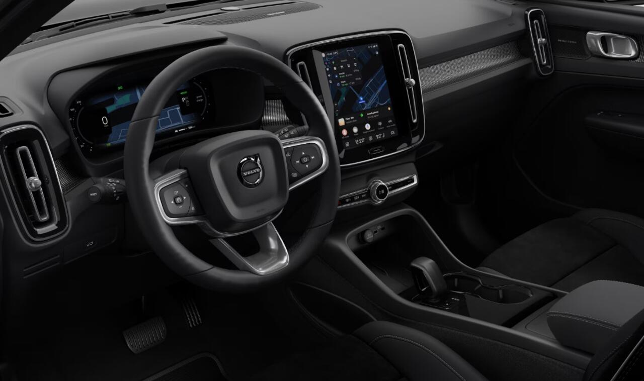 Volvo EX40 Single Motor Extended Range Plus 82 kWh Panoramadak / Extra getint glas achter / 360 Camera / Apple Carplay / Harman Kardon audio / 20? lichtmetalen velgen / Adaptive cruise control / Pilot assist /