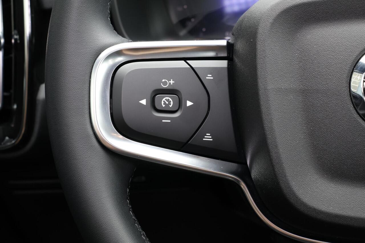 Volvo EX40 Single Motor Extended Range Core - Adaptive Cruise Control - Google Infotainment - Parkeercamera achter - Parkeersensoren voor & achter - Apple Carplay / Android Auto - 19' LMV