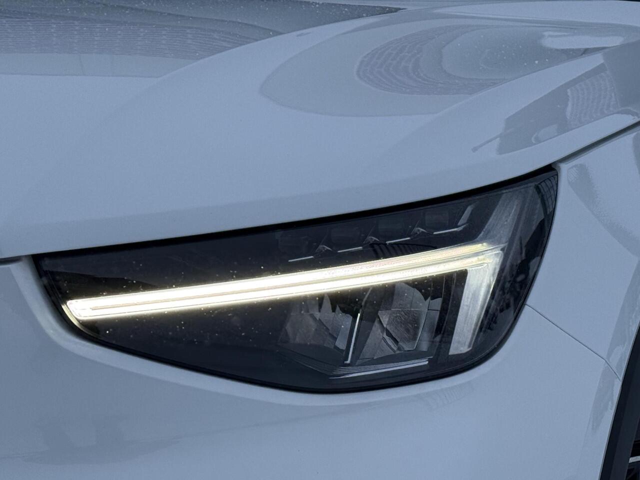 Volvo EX40 Single Motor Extended Range Ultra 82 kWh 17% Bijtelling | Panorama-schuifdak | PBlis | Adaptieve Cruise controle | Google | Stuur + Stoel verwarming | 360° Camera | VOL