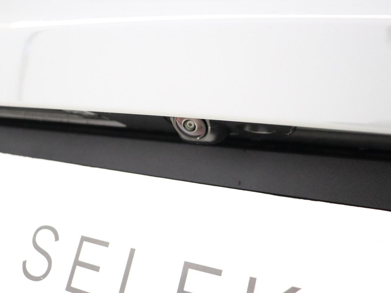 Volvo EX40 Extended Range Core / Adapt. Cruise / BLIS / 360 Camera / Stoel + Stuurw. verwarming / getint glas / 19'' Velgen /