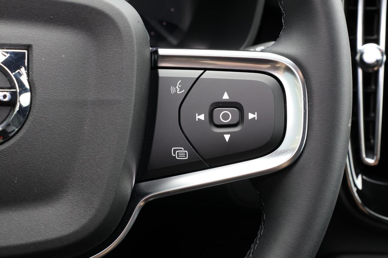 Volvo EX40 Single Motor Extended Range Core - Adaptive Cruise Control - Google Infotainment - Parkeercamera achter - Parkeersensoren voor & achter - Apple Carplay / Android Auto - 19' LMV