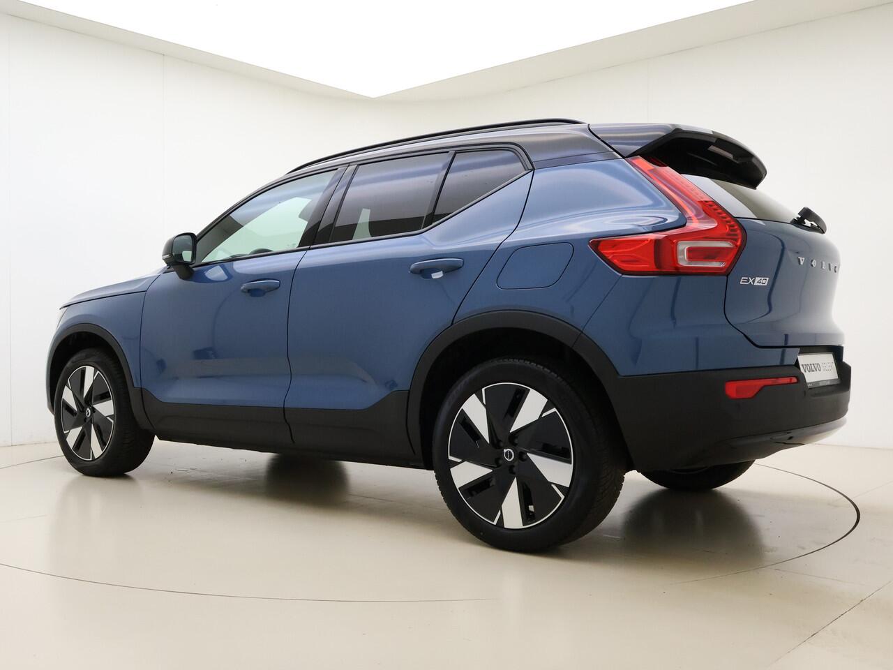 Volvo EX40 Extended Range Plus / Voorraadkorting ¤ 6800,- / NIEUW / DIRECT LEVERBAAR / GETINT GLAS / ALL SEASON BANDEN / ZWART DAK /