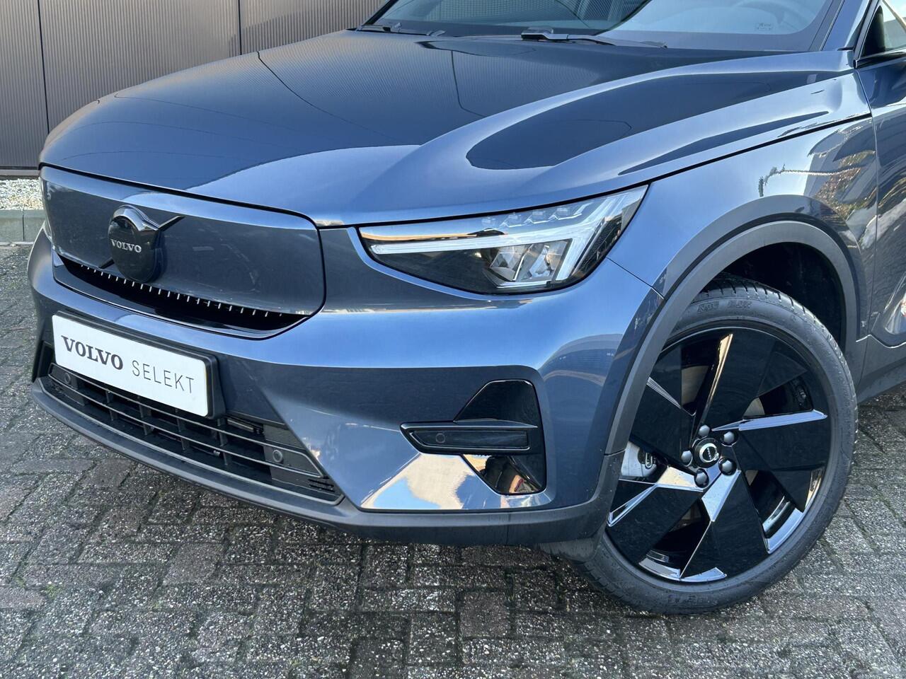 Volvo EX40 Single Motor Extended Range Plus Black Ed. 82 kWh / Harman Kardon / Stoel+Stuurverwarming / Adaptive Cruise / BLIS / Keyless /