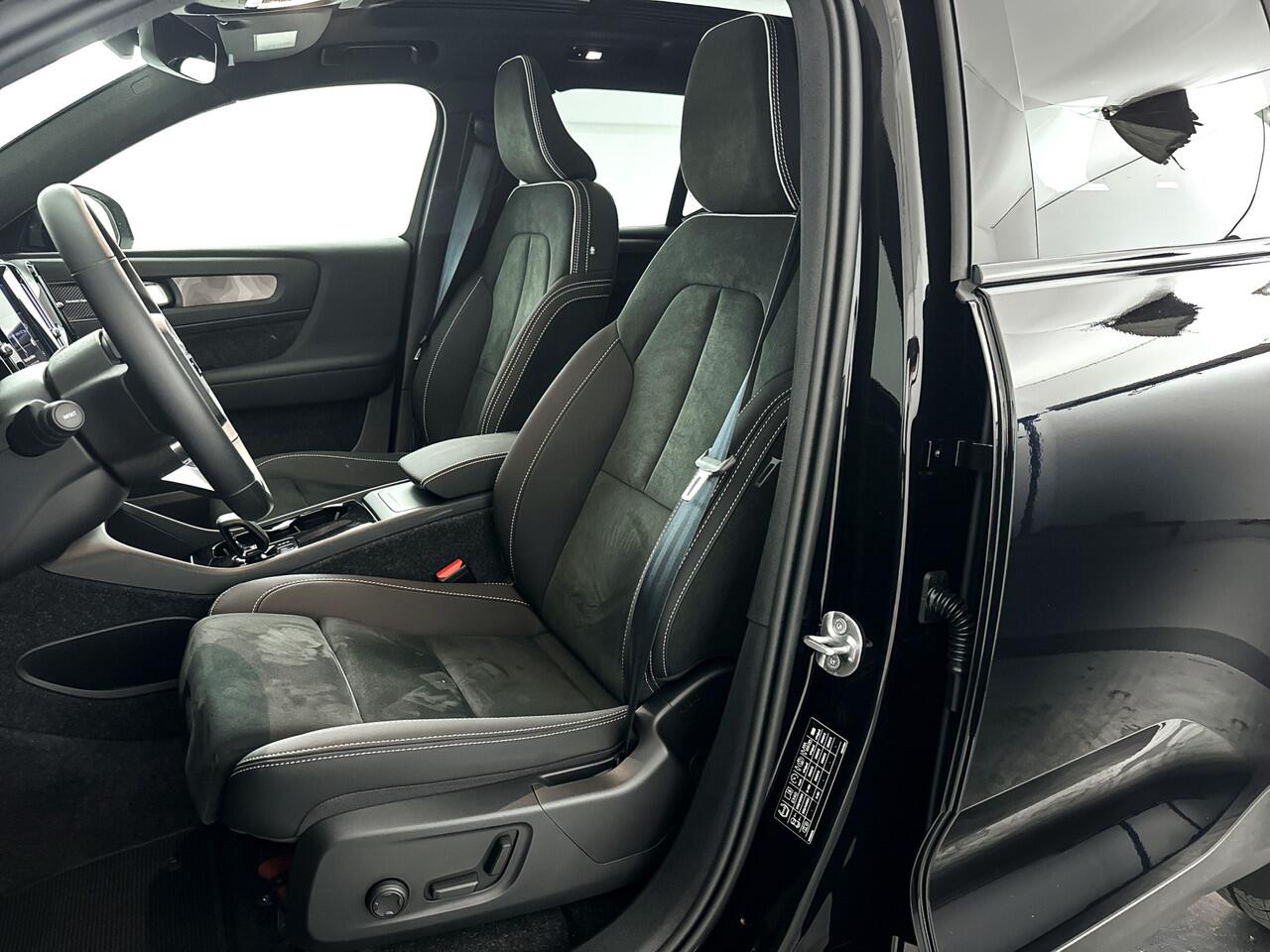 Volvo EX40 Single Motor Extended Range Ultra 82 kWh | Panoramadak | Harman Kardon | Stoel- en stuurverwarming | Trekhaak | 360° camera