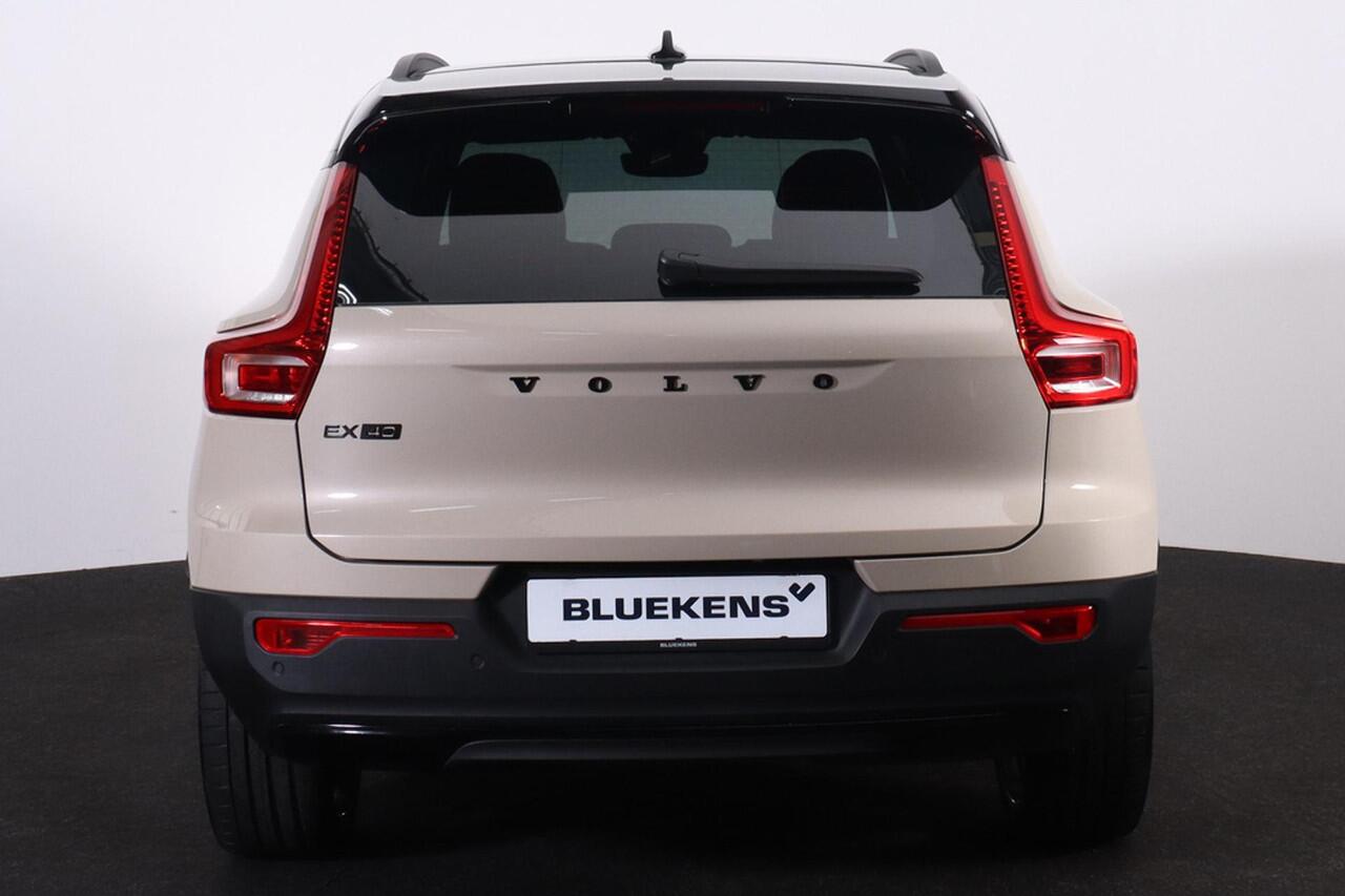 Volvo EX40 Single Motor Core 70 kWh - Parkeercamera achter - Parkeersensoren voor & achter - Luxe lederen bekleding - Cruise control - Zwart Dak - Apple Carplay - Elektr. inklapbare trekhaak - 21' LMV - Fiscale waarde ¤ 48.800,-